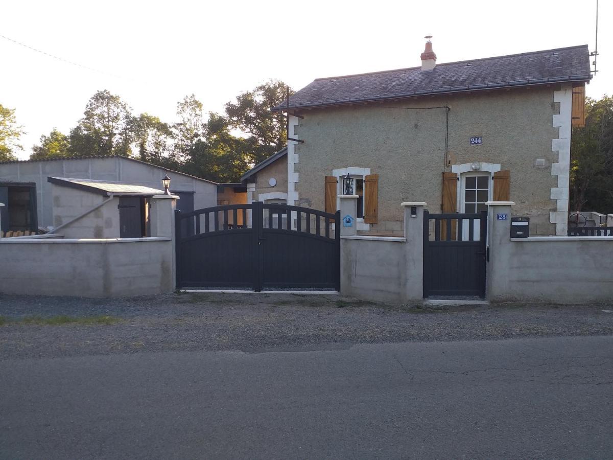 Le Petit Pays Montgivray Exterior foto